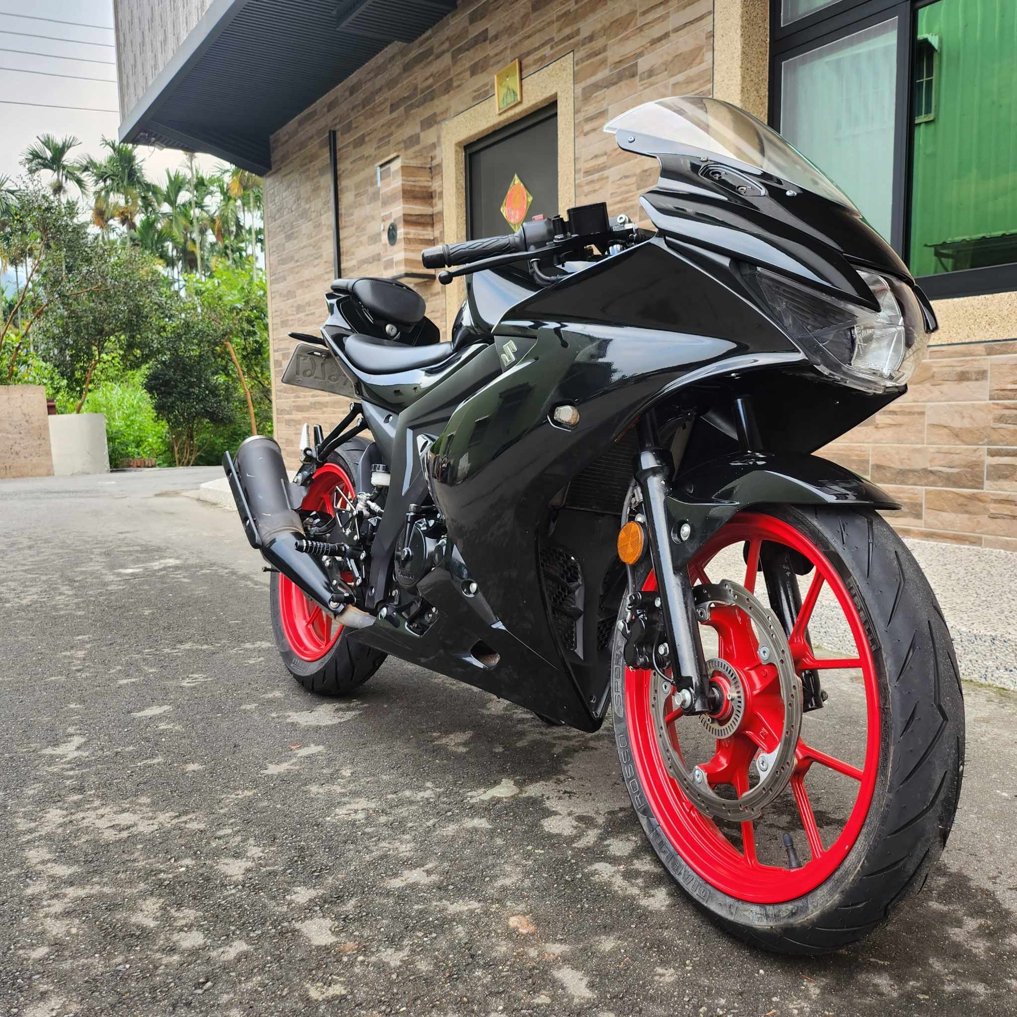 SUZUKI GSX-R150煞氣全黑