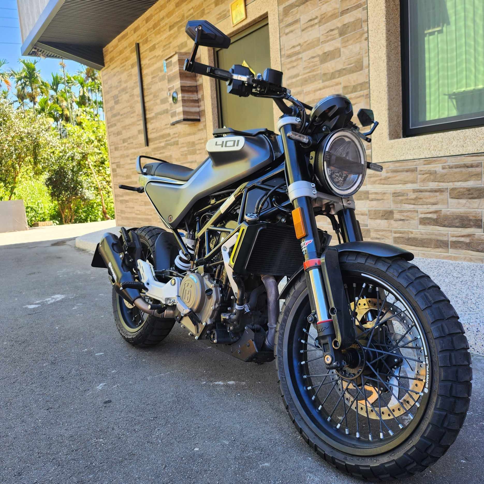 Husqvarna Svartpilen 401 ABS 精緻黑箭