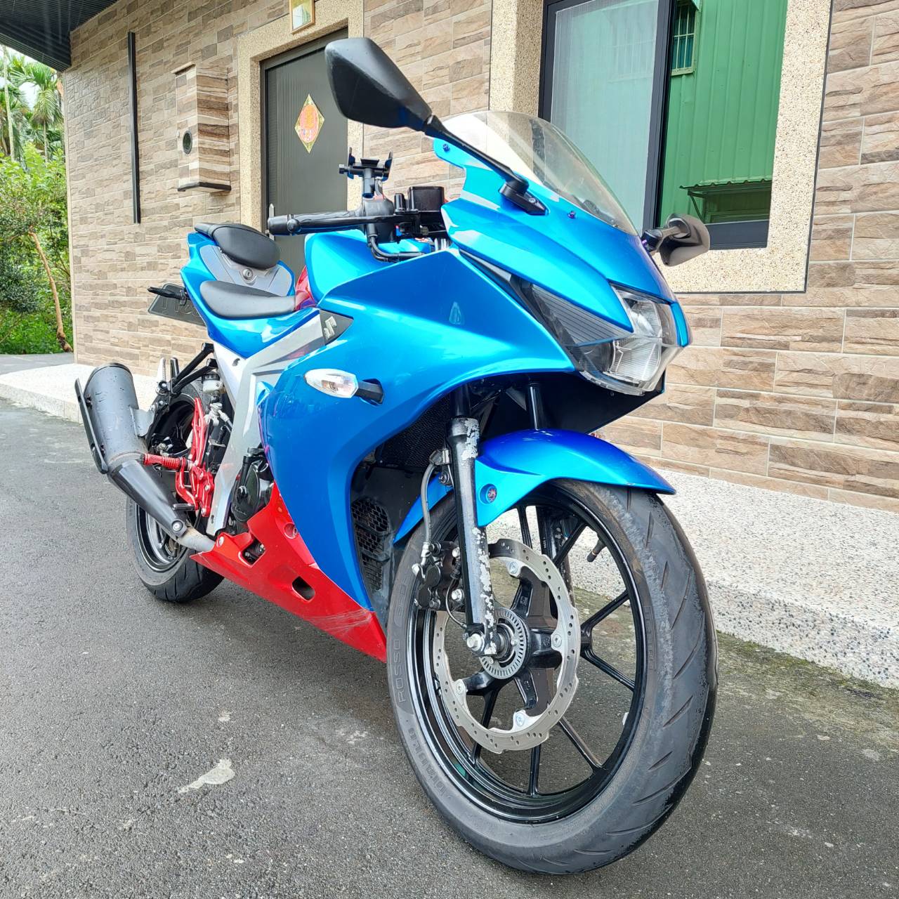 SUZUKI GSX-R150 水躍藍鯨